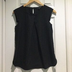 Walter Baker Women’s Black Sleeveless Keyhole Crewneck Top